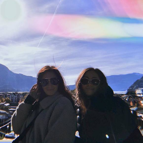 Meet your Posher, Olivia - Picture 1 of 1